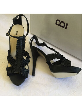 NEW Women’s Black Ruffle T-Strap Sandals Platform Stiletto Sandals size 7.5